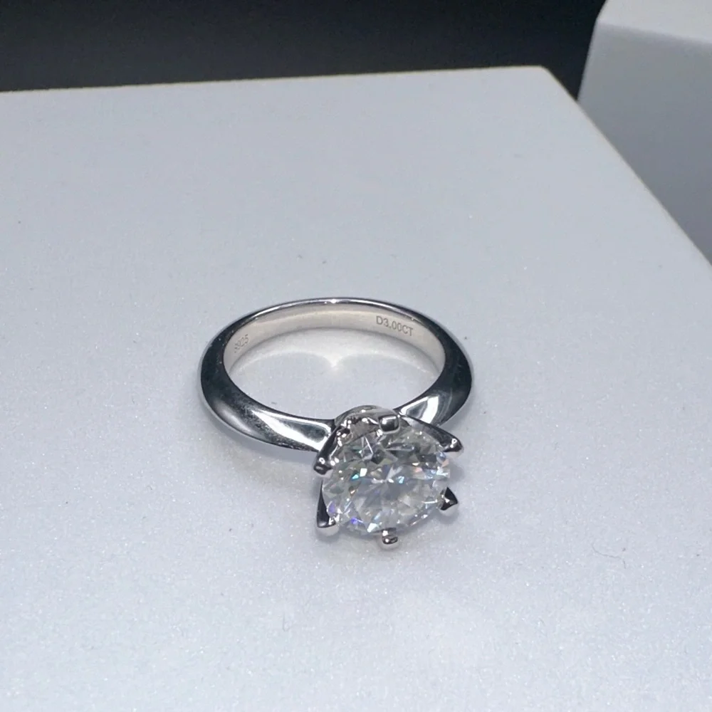 Stunning Silver Ring with Brilliant 3 ct Moissanite Clear Stone